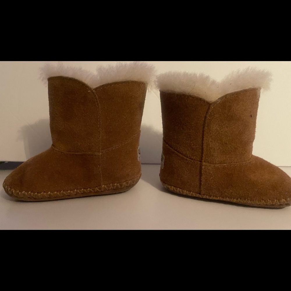 UGG Kids Moccasin Bootie size 2/3 - Picture 4 of 5